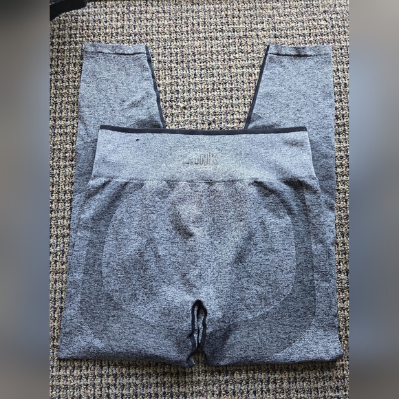 PINK Victoria's Secret Charcoal and Black Leggings - Picture 6 of 6